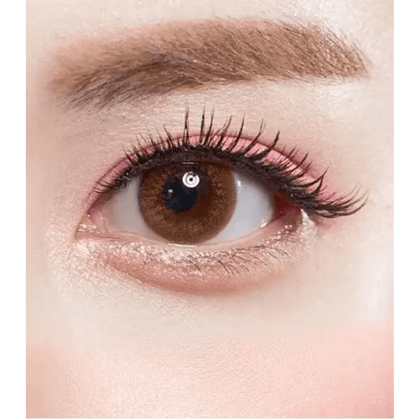 Olens Someday Choco — single-eye close-up showing the contact lens appearance