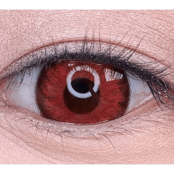 Olens Vampire Red — single-eye close-up showing the contact lens appearance