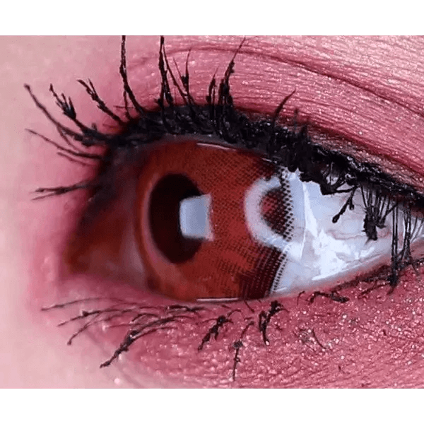 Olens Vampire Red — single-eye close-up showing the contact lens appearance
