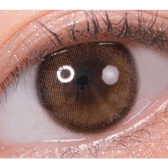 Olens ViVi Ring 1Day Brown (20p) — single-eye close-up showing the contact lens appearance