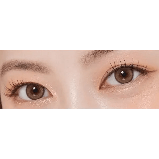 Olens ViVi Ring Beige — both eyes wearing the contact lenses