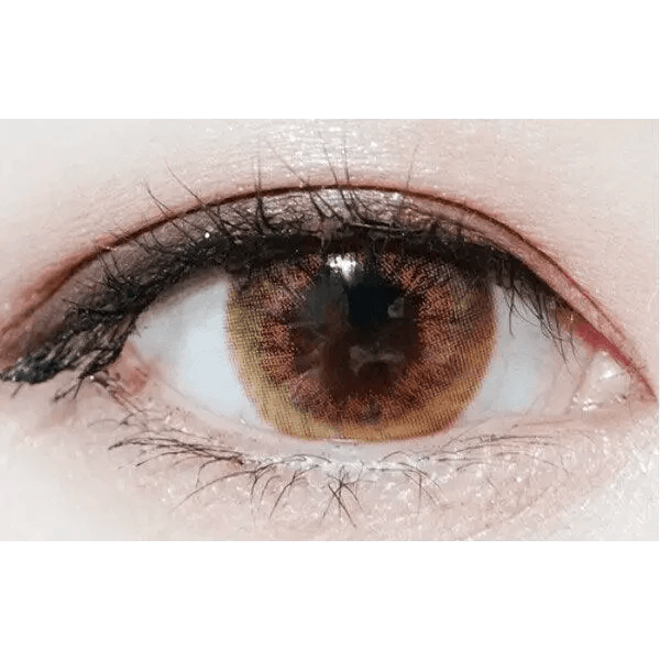 Olens Vogue Brown — single-eye close-up showing the contact lens appearance