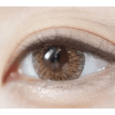 Olens W1 Brown — single-eye close-up showing the contact lens appearance