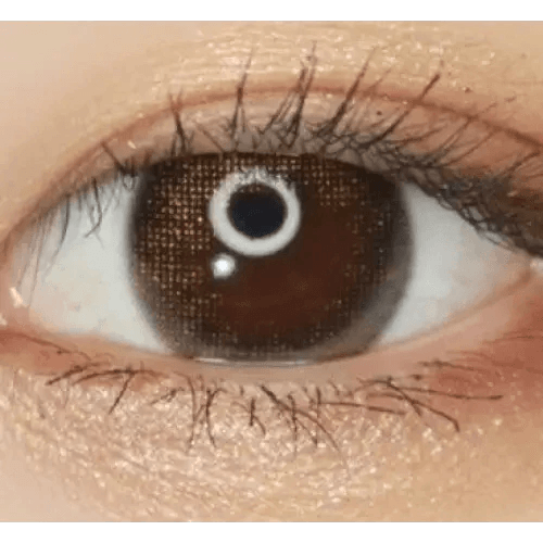 Olens Pearl Day Gold Black — single-eye close-up showing the contact lens appearance