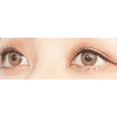 LensVery Photogenic Cream Beige (10p) — both eyes wearing the contact lenses