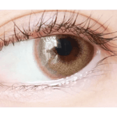 LensVery Photogenic Cream Beige (10p) — single-eye close-up showing the contact lens appearance