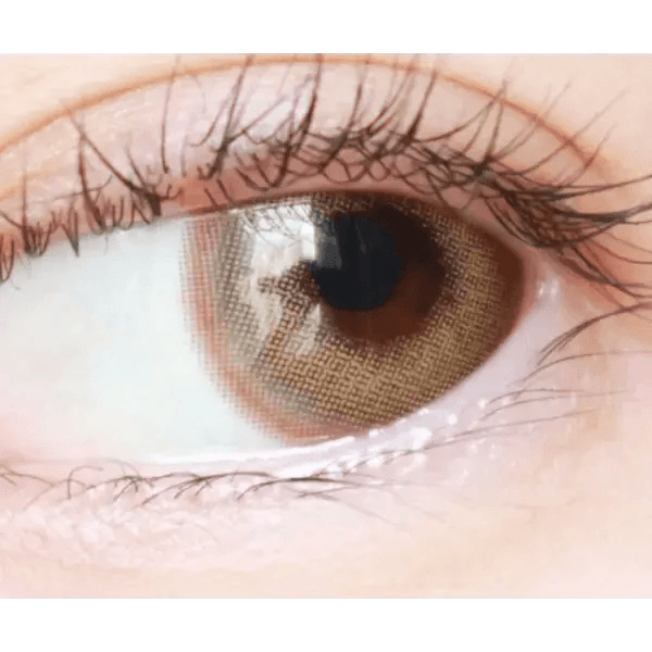 LensVery Photogenic Cream Beige (10p) — single-eye close-up showing the contact lens appearance
