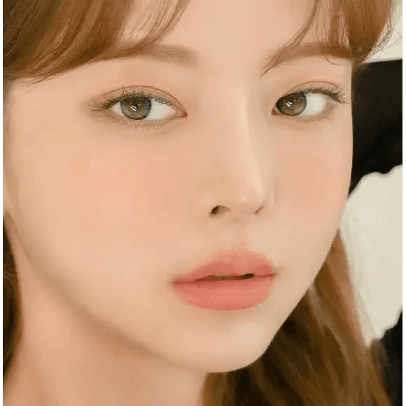 LensRang Planet Space Gray — model portrait showing the contact lens look