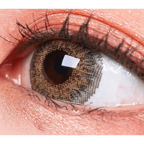 LensVery Poing Hazel Brown — single-eye close-up showing the contact lens appearance