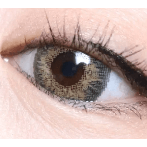 LensVery Poing Hazel Brown — single-eye close-up showing the contact lens appearance