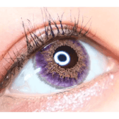 LensVery Poing Violet — single-eye close-up showing the contact lens appearance