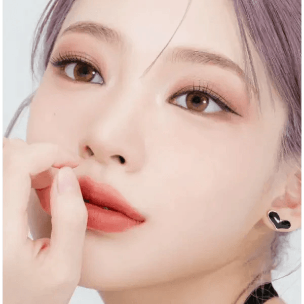 LensRang Real Brown — model portrait showing the contact lens look
