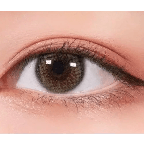 LensRang Real Khaki Green — single-eye close-up showing the contact lens appearance
