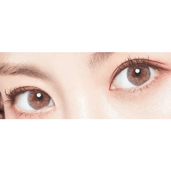 LensTown Retears Violet — both eyes wearing the contact lenses