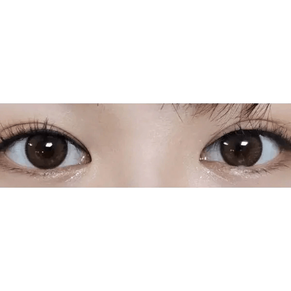 LensVery Rich Ann Indie Brown (6p) — both eyes wearing the contact lenses