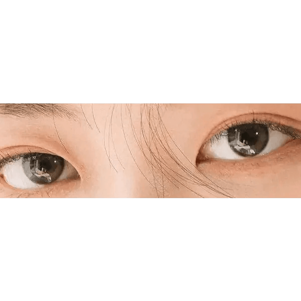 LensVery Rich Ann Indie Gray (6p) — both eyes wearing the contact lenses