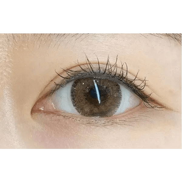 Olens Rich Brown — single-eye close-up showing the contact lens appearance