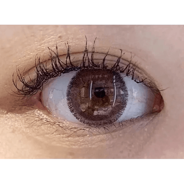 Olens Rich Pink — single-eye close-up showing the contact lens appearance