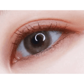 LensTown Romantea London 1Day Brown (10p) — single-eye close-up showing the contact lens appearance
