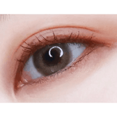LensTown Romantea London Brown — single-eye close-up showing the contact lens appearance
