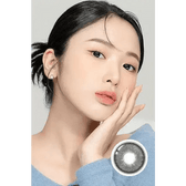 LensTown Romantea Ring 1Day Black (10p) — model portrait showing the contact lens look