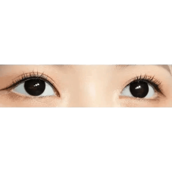 LensTown Romantea Ring 1Day Black (10p) — both eyes wearing the contact lenses