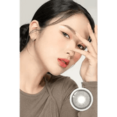 LensTown Romantea Ring 1Day Gray (10p) — model portrait showing the contact lens look