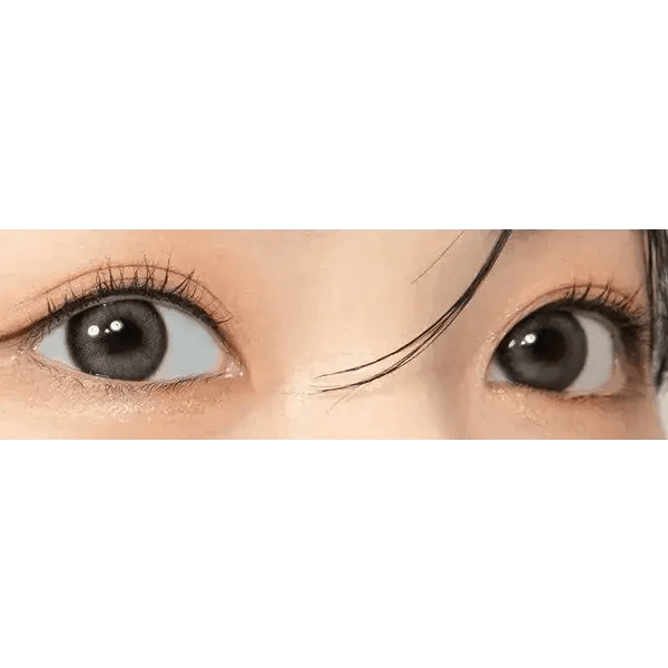 LensTown Romantea Ring 1Day Gray (10p) — both eyes wearing the contact lenses
