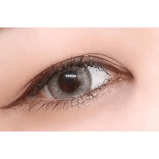 LensTown Romantea Rome Brown — single-eye close-up showing the contact lens appearance