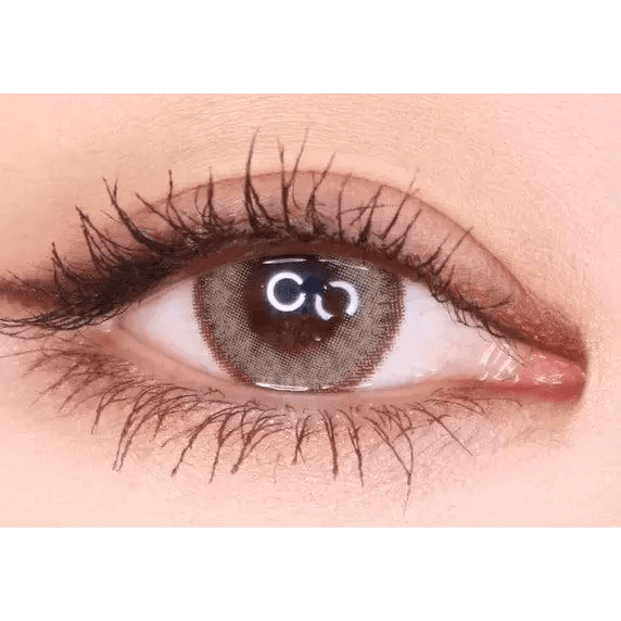 LensTown Romantea Rome Brown — single-eye close-up showing the contact lens appearance