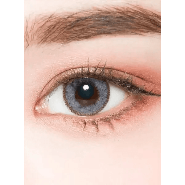 LensTown Romantea Rome Gray — single-eye close-up showing the contact lens appearance