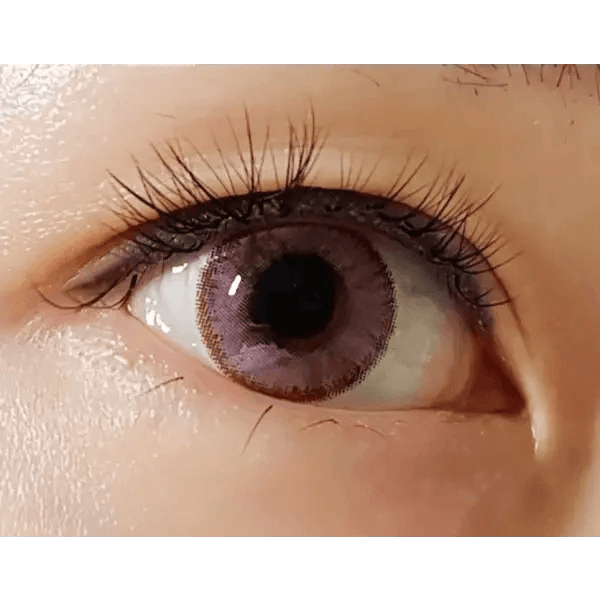 LensTown Romantea Rome Pink — single-eye close-up showing the contact lens appearance