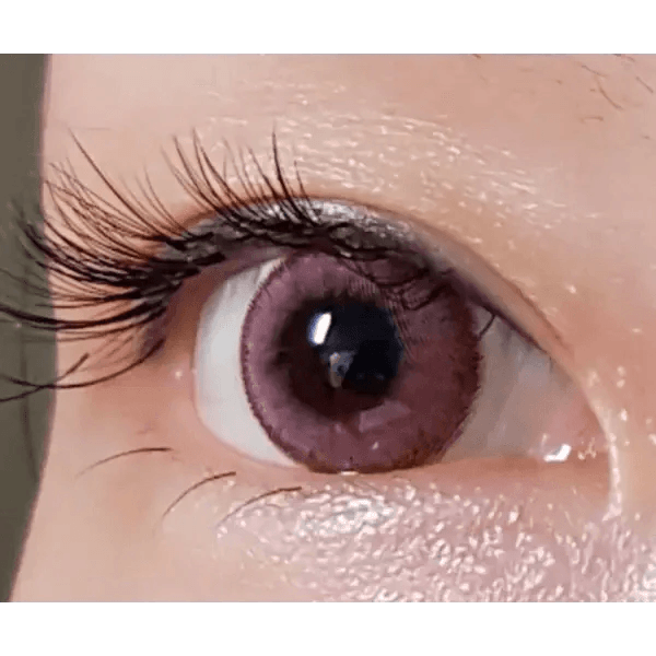 LensTown Romantea Rome Pink — single-eye close-up showing the contact lens appearance
