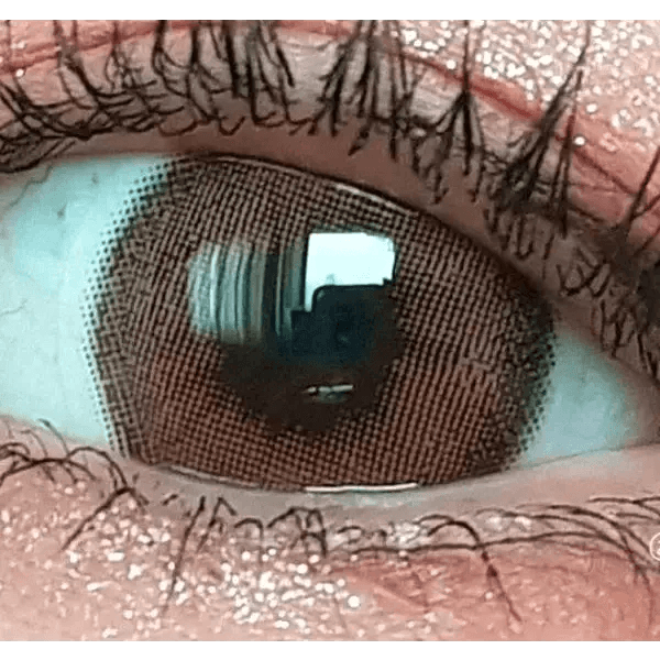 LensTown Romantea Rose Beige Brown Toric — single-eye close-up showing the contact lens appearance