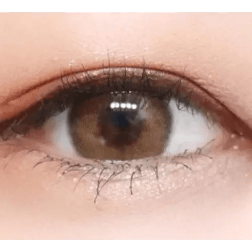 LensTown Romantea Rose Beige Brown Toric — single-eye close-up showing the contact lens appearance