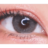 LensTown Romantea Rose Nude Brown Toric — single-eye close-up showing the contact lens appearance