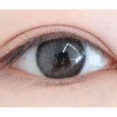 LensTown Romantea Rose Nude Brown Toric — single-eye close-up showing the contact lens appearance