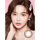 LensTown Romantea Tokyo Grande Peach Brown — model portrait showing the contact lens look