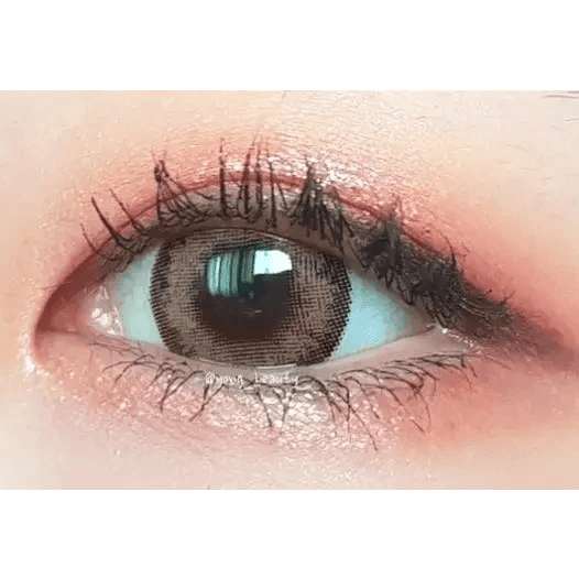 LensTown Romantea Tokyo Grande Peach Brown — single-eye close-up showing the contact lens appearance