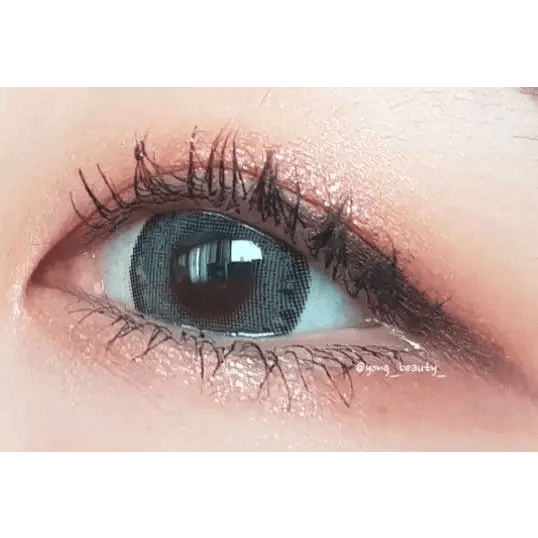 LensTown Romantea Tokyo Grande Warm Gray — single-eye close-up showing the contact lens appearance