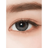 LensTown Romantea Tokyo Grande Warm Gray — single-eye close-up showing the contact lens appearance