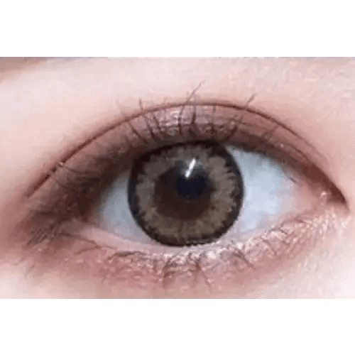 LensTown Romantea Tokyo Peach Brown — single-eye close-up showing the contact lens appearance