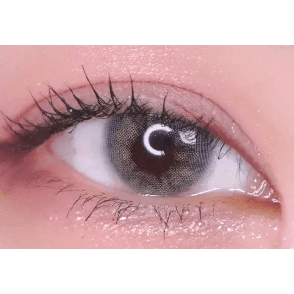 LensTown Romantea Venice Gray — single-eye close-up showing the contact lens appearance