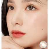 LensRang Romantic Brown — model portrait showing the contact lens look