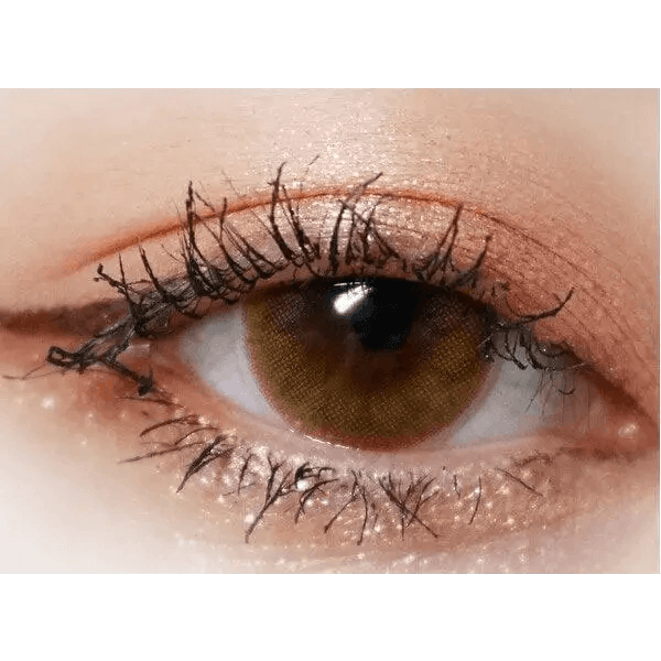 Olens Romantico 3 Color Brown — single-eye close-up showing the contact lens appearance