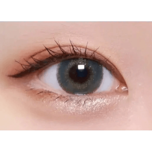 LensTown Rose Swan Green Emerald — single-eye close-up showing the contact lens appearance