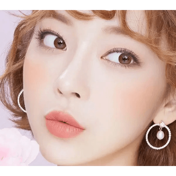 LensVery Rosee Classic Brown — model portrait showing the contact lens look