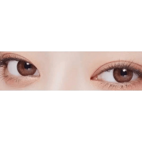 LensVery Rosee Romantic Brown — both eyes wearing the contact lenses