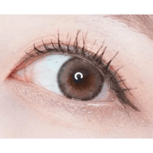 i-DOL Roze Airy Beige Brown — single-eye close-up showing the contact lens appearance