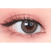 i-DOL Roze Airy Nude Brown — single-eye close-up showing the contact lens appearance